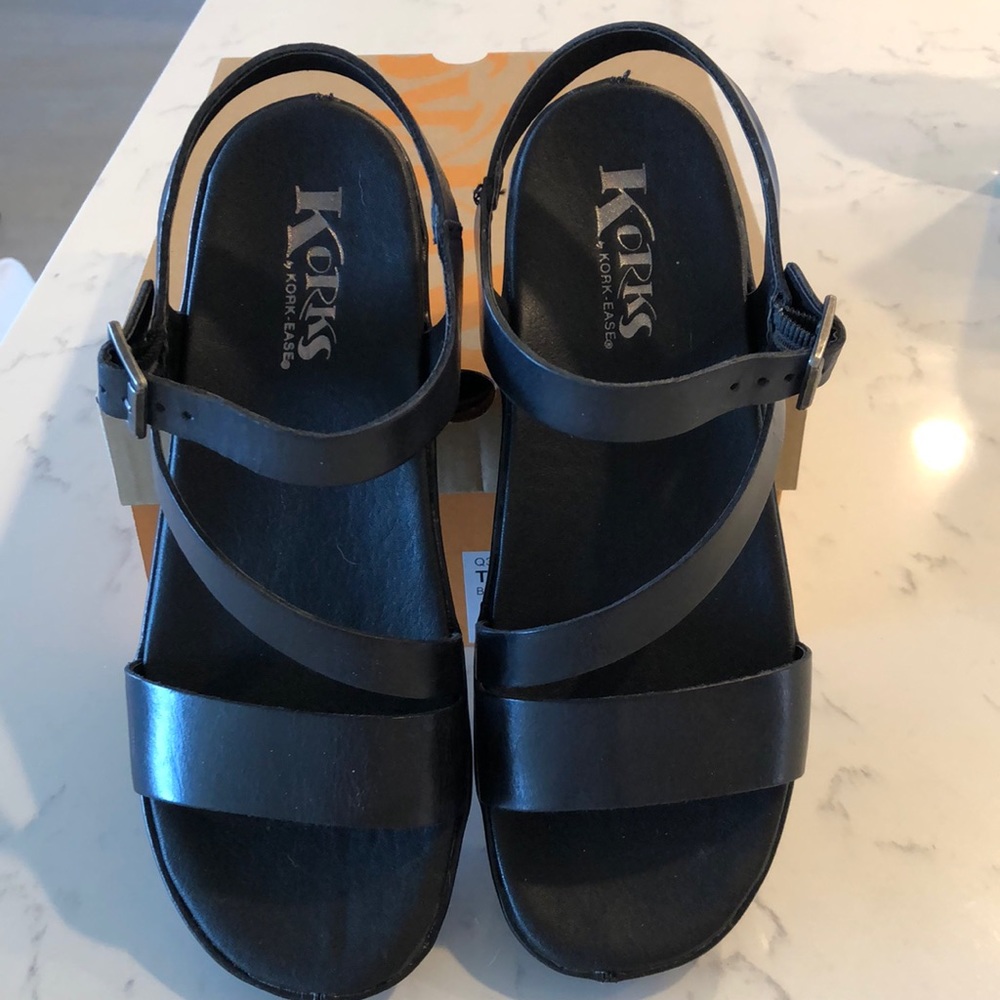 NWOT Korks by Korkease Tiffani style comfortable black sandals. Size 8.